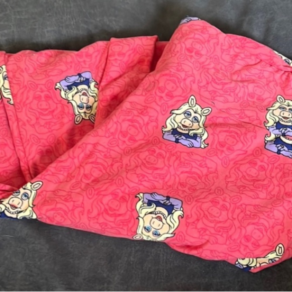 Nwt tall and curvy Lularoe leggings mrs piggy